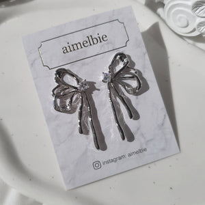 [Aespa Winter, NingNing Earrings] Metalic Liquid Ribbon Earrings - Silver Color