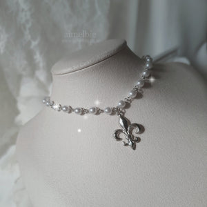 Fleur De Lis Pearl Choker - Silver