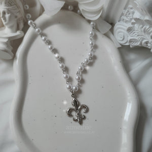 Fleur De Lis Pearl Choker - Silver