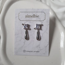 Load image into Gallery viewer, [IU, BABYMONSTER Chiquita Earrings] Urban Metal drop earrings - Silver Color