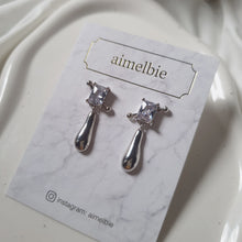 Load image into Gallery viewer, [IU, BABYMONSTER Chiquita Earrings] Urban Metal drop earrings - Silver Color