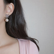 Load image into Gallery viewer, Butterfly and pearl earrings