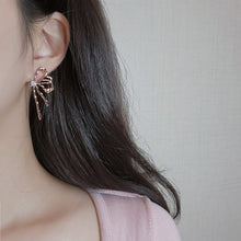 Load image into Gallery viewer, Metalic Liquid Ribbon Earrings - Rosegold