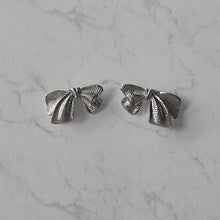 Load image into Gallery viewer, [Aespa NingNing Earrings] Jane Ribbon Earrings - Silver Color