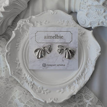 Load image into Gallery viewer, [Aespa NingNing Earrings] Jane Ribbon Earrings - Silver Color