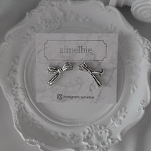 Load image into Gallery viewer, Dalia Ribbon Earrings - Silver Color