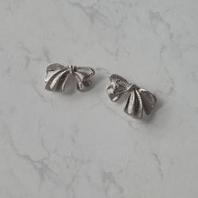Load image into Gallery viewer, [Aespa NingNing Earrings] Jane Ribbon Earrings - Silver Color
