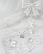 Load image into Gallery viewer, Diamond Petals Semi-Choker Necklace - Silver (VIVIZ Eunha Necklace)