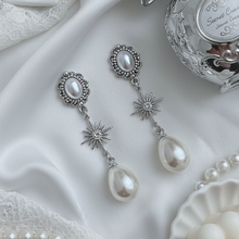 Load image into Gallery viewer, [IU, Kim Sejeong Earrings] Minerva Earrings - Silver version