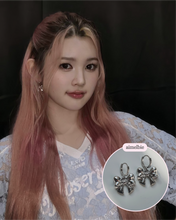 Load image into Gallery viewer, [Hearts2Hearts Ana Earrings] Adorable Ribbon Huggies Earrings - Silver