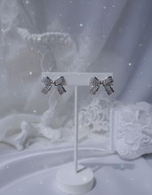 Load image into Gallery viewer, [IVE Leeseo Necklace] Delicate Bow Earrings - Silver Color