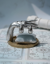 Load image into Gallery viewer, [ITZY Yuna Earrings] Tarot Star Huggies Earrings - Silver Color