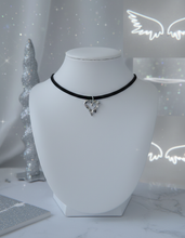 Load image into Gallery viewer, [IDLE Shuhua Necklace] Melting Metalic Heart Choker Necklace - Silver Color