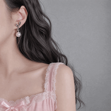 Load image into Gallery viewer, [Red Velvet Seulgi Earrings] Dalia Ribbon and Pearl Earrings - Silver Color