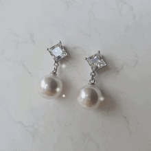 Load image into Gallery viewer, Diamond Pearl Earrings - Silver (Weeekly Jihan Earrings)