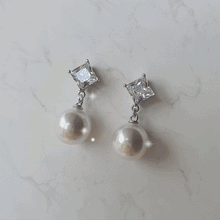 Load image into Gallery viewer, Diamond Pearl Earrings - Silver