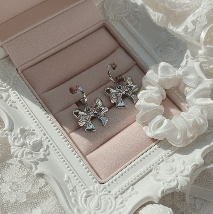 [Hearts2Hearts Ana Earrings] Adorable Ribbon Huggies Earrings - Silver