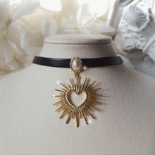 Load image into Gallery viewer, [IVE Gaeul, Kep1er Xiaoting Necklace] Heart Supernova Leather Choker - Gold ver.