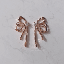 Load image into Gallery viewer, Metalic Liquid Ribbon Earrings - Rosegold