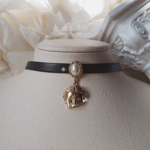 [STAYC Seeun Necklace] Venus Leather Choker Necklace