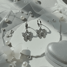 Load image into Gallery viewer, [ITZY Yuna Earrings] The Little Butterfly Huggies Earrings