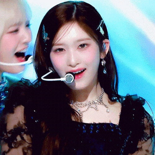 [IVE Leeseo, Kim Sejeong Earrings] The Angel Wings Earrings