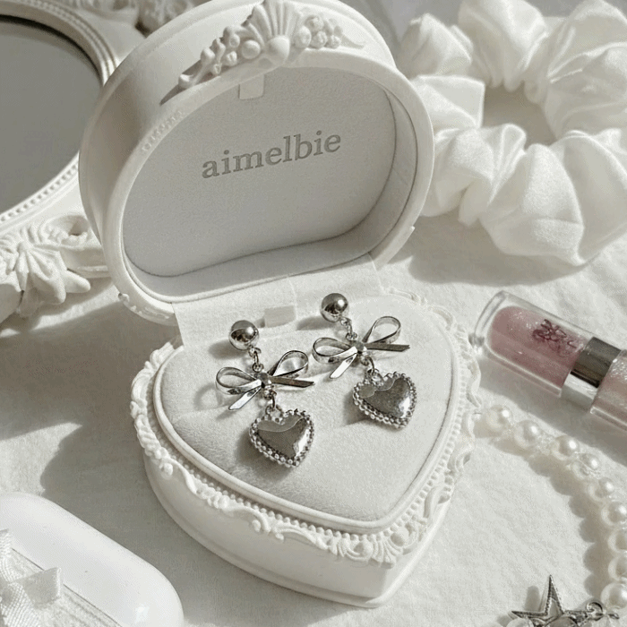 [NMIXX Jiwoo Earrings] Vintage Silver Heart Earrings