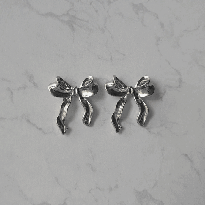 [ILLIT Iroha, NMIXX Haewon Earrings] Ballerina Ribbon Earrings - Silver