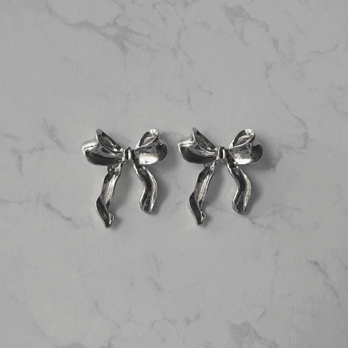 [ILLIT Iroha, NMIXX Haewon Earrings] Ballerina Ribbon Earrings - Silver