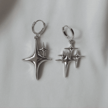Load image into Gallery viewer, [Aespa Karina Earrings] Sparkle Sparkle Huggies Earrings