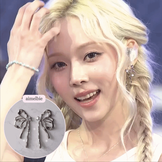 [Aespa Winter, NingNing Earrings] Metalic Liquid Ribbon Earrings - Silver Color