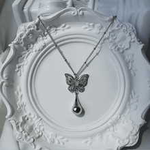 Load image into Gallery viewer, [NMIXX Haewon Necklace] Metalic Dewdrop Butterfly Necklace