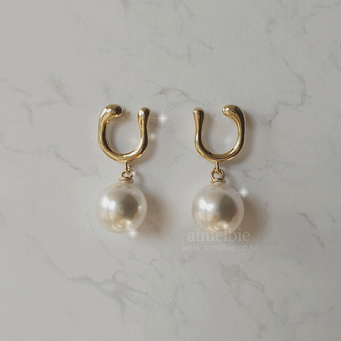 Horse Shoe and Pearl Earrings (Medium) - Gold