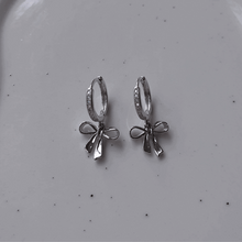 Load image into Gallery viewer, [Jo Yuri Earrings] Little Ballet Ribbon Huggies Earrings - Silver Color
