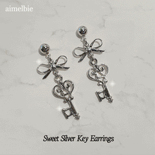 Load image into Gallery viewer, Sweet Silver Key Earrings (LOONA Heejin, Billlie Haruna Earrings)
