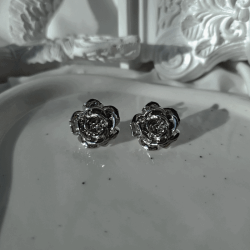 [Kwon Eunbi Earrings] Metal Rose Earrings - Silver Color