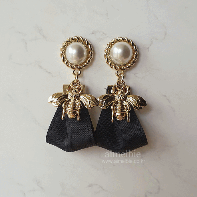 Classic Bee and Ribbon Earrings - Black