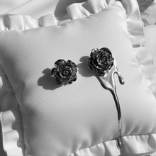 Load image into Gallery viewer, [IVE Yujin Earrings] Metal Rose Earrings - Silver Color