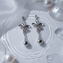 Load image into Gallery viewer, [fromis_9 Chaeyoung Earrings] Hydro Flower Earrings
