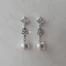 Load image into Gallery viewer, Flora Earrings - Silver ver.