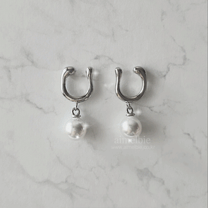 Horse Shoe and Pearl Earrings (Small) - Silver (Kep1er Yujin Earrings)