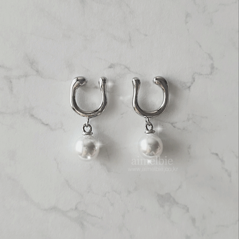 Horse Shoe and Pearl Earrings (Small) - Silver (Kep1er Yujin Earrings)