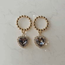 Load image into Gallery viewer, Gold Ring and Heart Earrings - Black Diamond