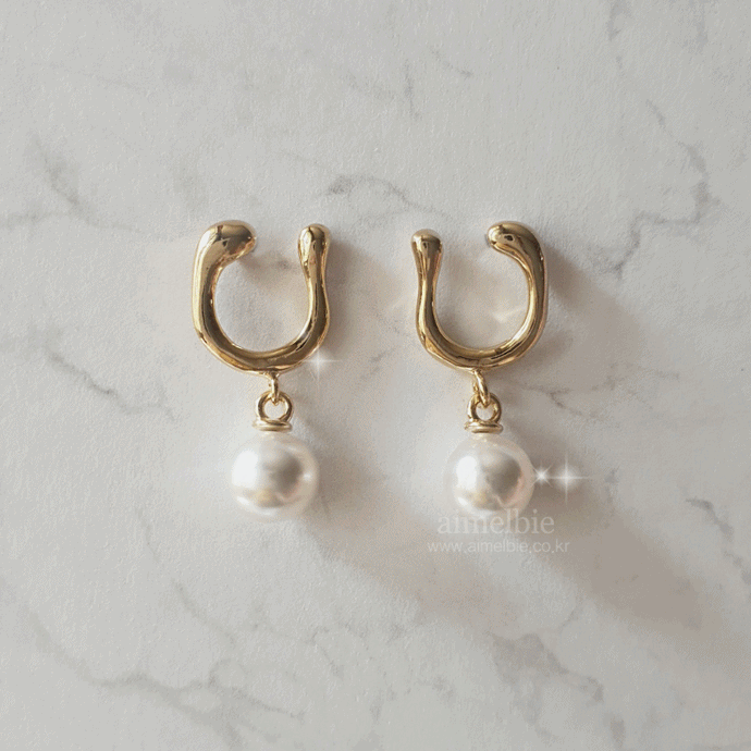 Horse Shoe and Pearl Earrings (Small) - Gold (KARA Seungyeon Earrings)