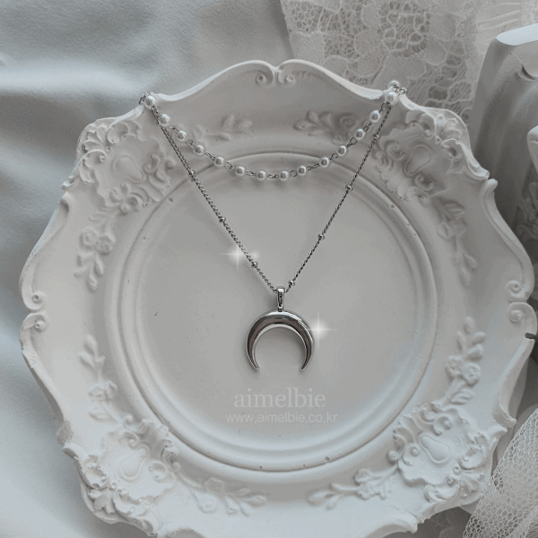 Upside Down Crescent Moon Pearl Layered Necklace - Silver (KISS OF LIFE Belle Necklace)