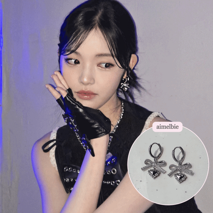 [Hearts2Hearts Yuha Earrings] Coquette Laced Ribbon and Heart Huggies earrings