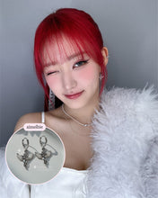 Load image into Gallery viewer, Baby Angel Huggies Earrings - Silver ver. (KISS OF LIFE Belle, H1-Key Hwiseo Earrings)