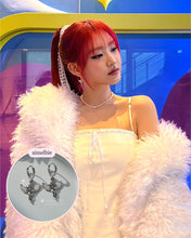 Load image into Gallery viewer, Baby Angel Huggies Earrings - Silver ver. (KISS OF LIFE Belle, H1-Key Hwiseo Earrings)