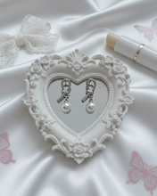 Load image into Gallery viewer, [IVE Wonyoung Earrings] Daily Silver Ribbon Earrings