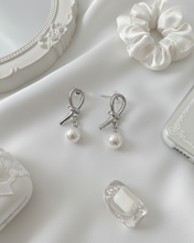 Load image into Gallery viewer, [IVE Wonyoung Earrings] Daily Silver Ribbon Earrings
